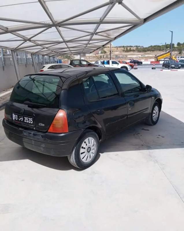 Renault Clio Essence 2001 à Ben Arous - Photo 3
