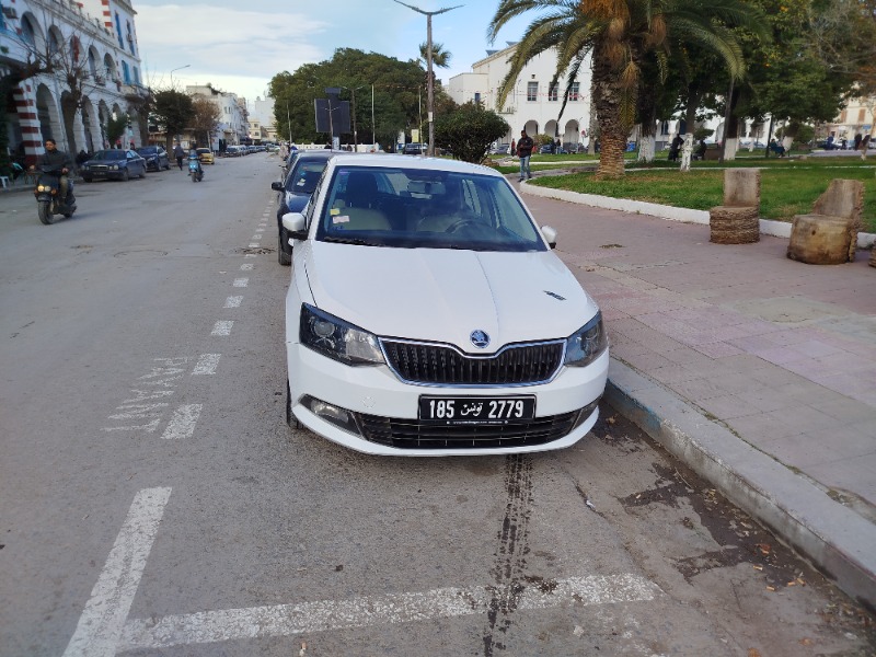 Skoda Fabia Essence 2015 à Bizerte - Photo 2