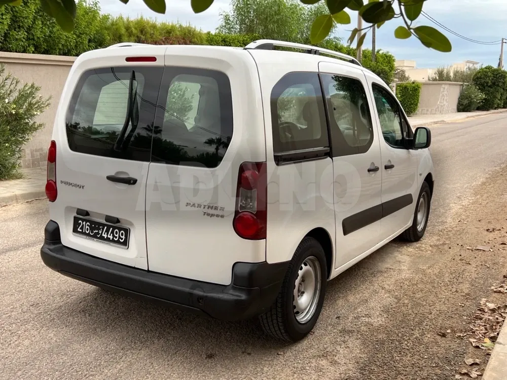 Peugeot partner 5 places à Sfax - Photo 4