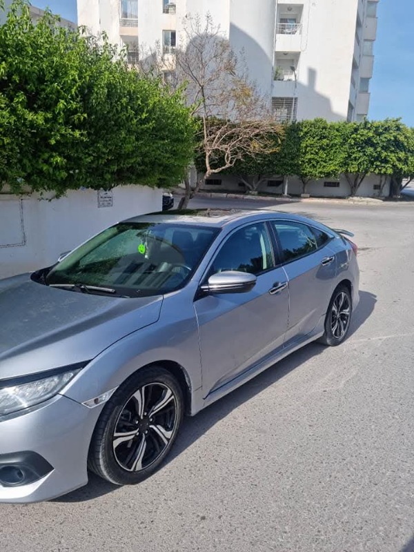 Honda CIVIC Essence 2018 à Tunis - Photo 1