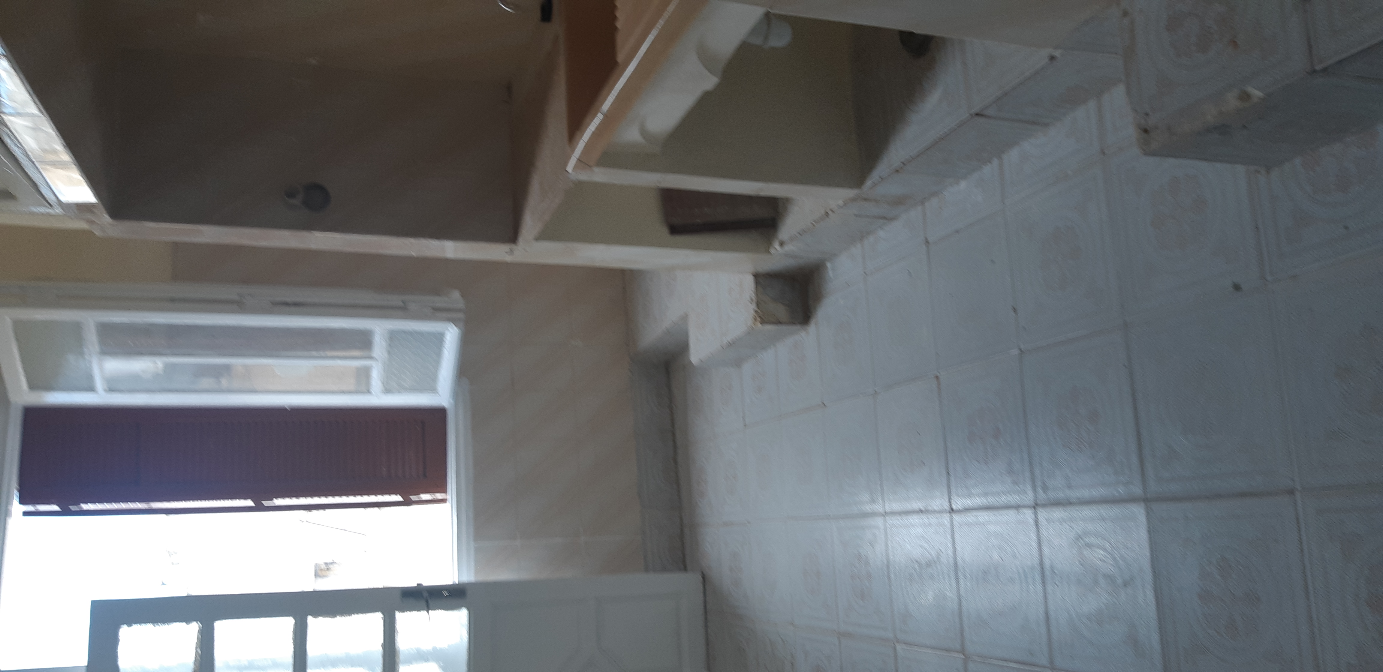  Borj cedria à louer un Appartement haut standing ; Salon + Salle de séjour +3 pièces + 1 salles de bains 