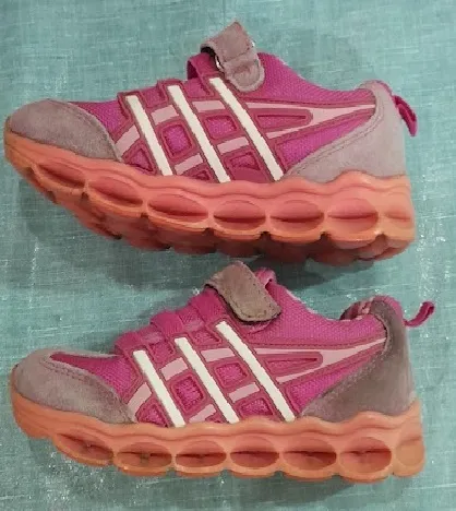  chaussure pour fille de taille 30 à Tunis - Photo 2