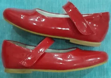  chaussure pour fille de taille 27 en très bonne état tel 22 182 885 à Tunis - Photo 3