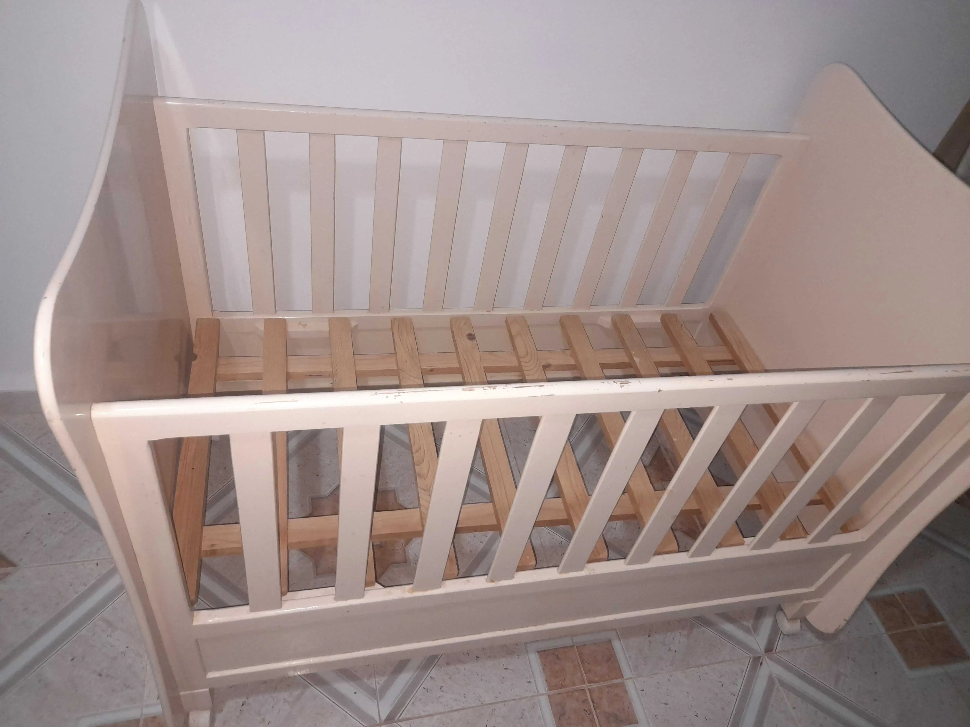  Lit pour bébé. à gabes - Photo 2