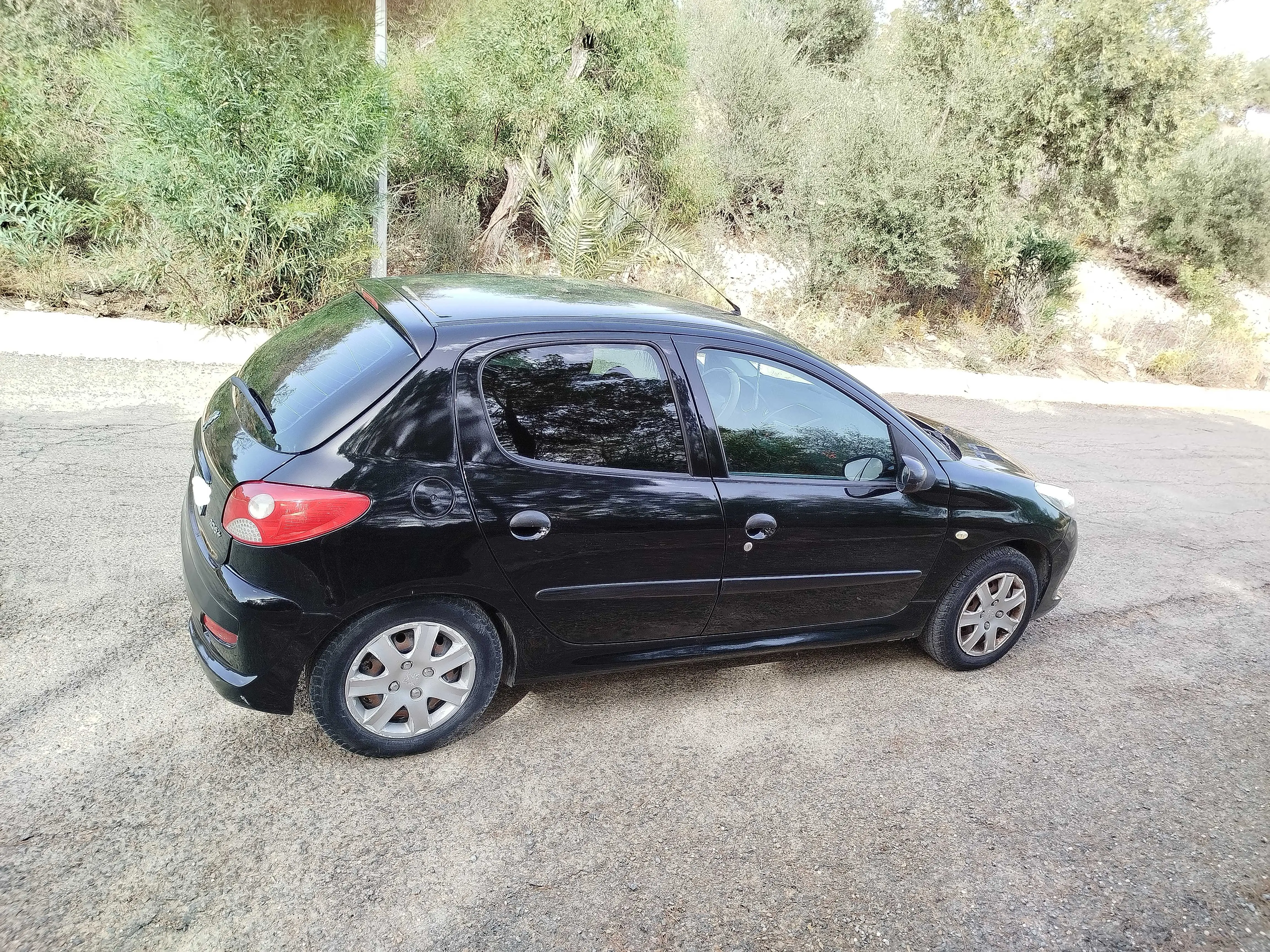  à vendre 206+ / 206 plus essence Tel 51457130 à Tunis - Photo 3