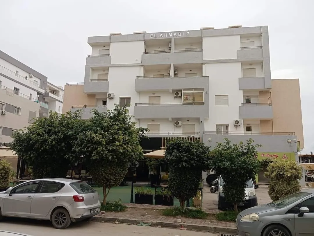  Appartement S+3 meublé à Gammarth 