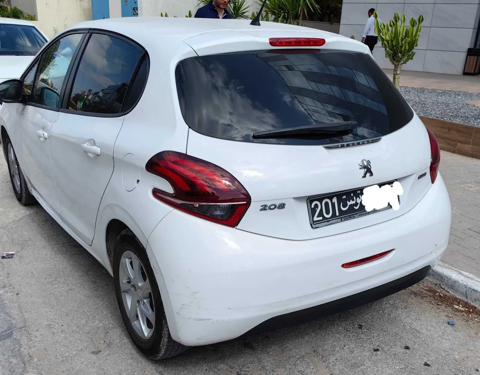  Peugeot 208 1.2 5cv toutes options à Tunis - Photo 3