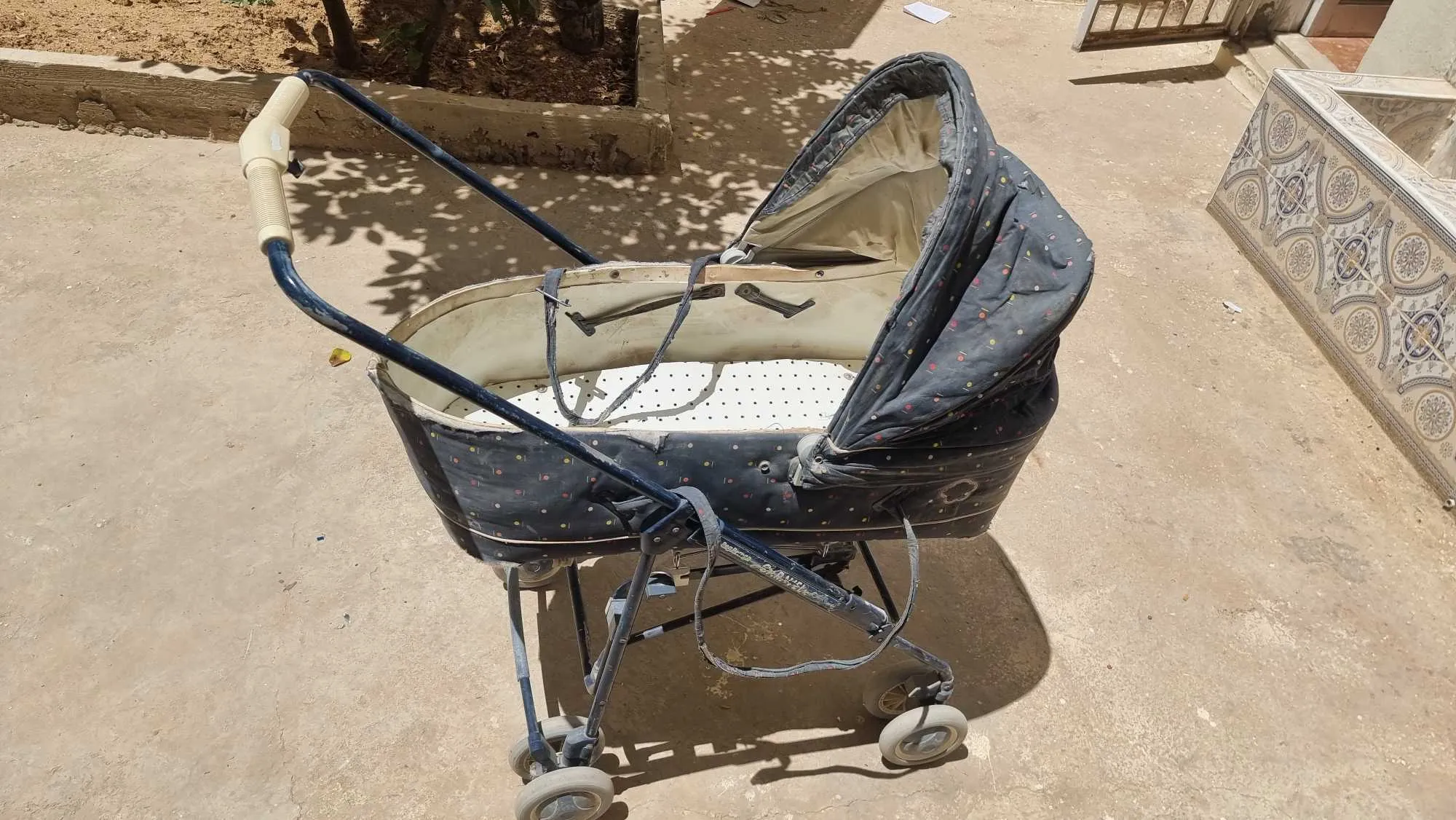  Poussette à vendre à Kairouan Centre - كروسة / عربة أطفال للبيع بالقيروان المدينة 