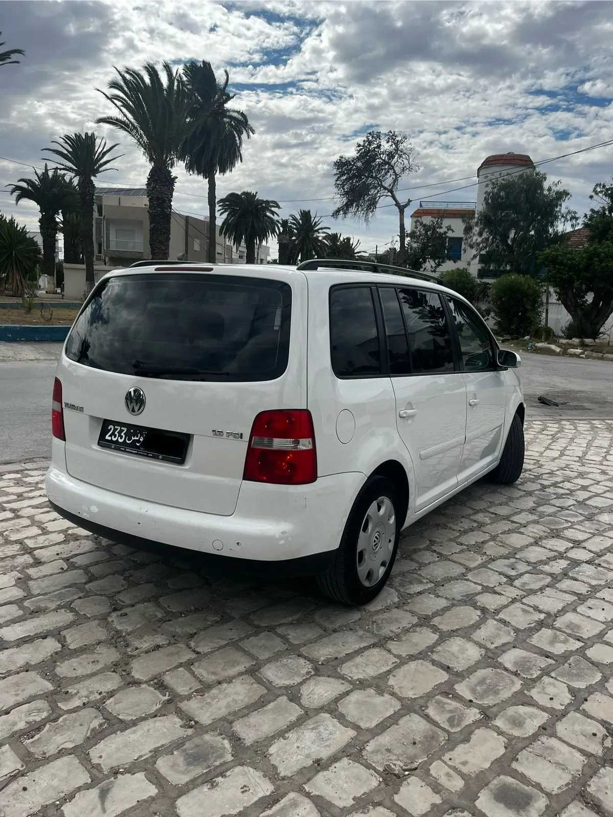  Volkswagen Touran 7 places trés propre à Ben Arous - Photo 3