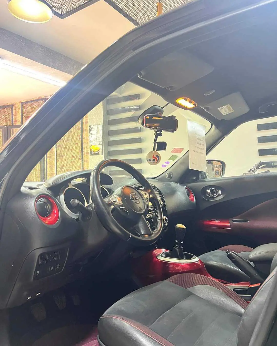  Avendre clio essence 4cv première main T. Ô sauf clim tel 58058698 