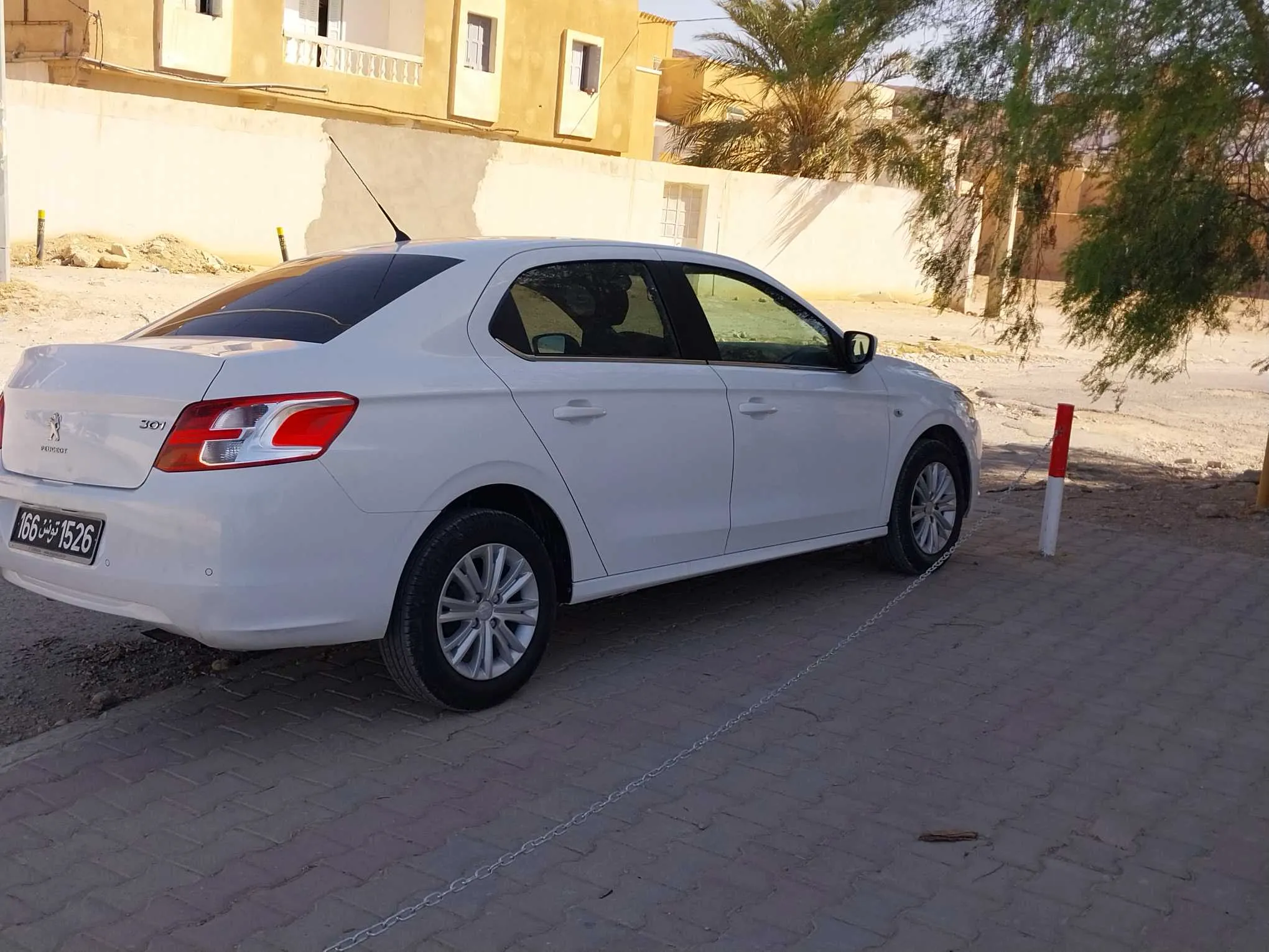  A vendre peugeot 301 à Gafsa - Photo 2