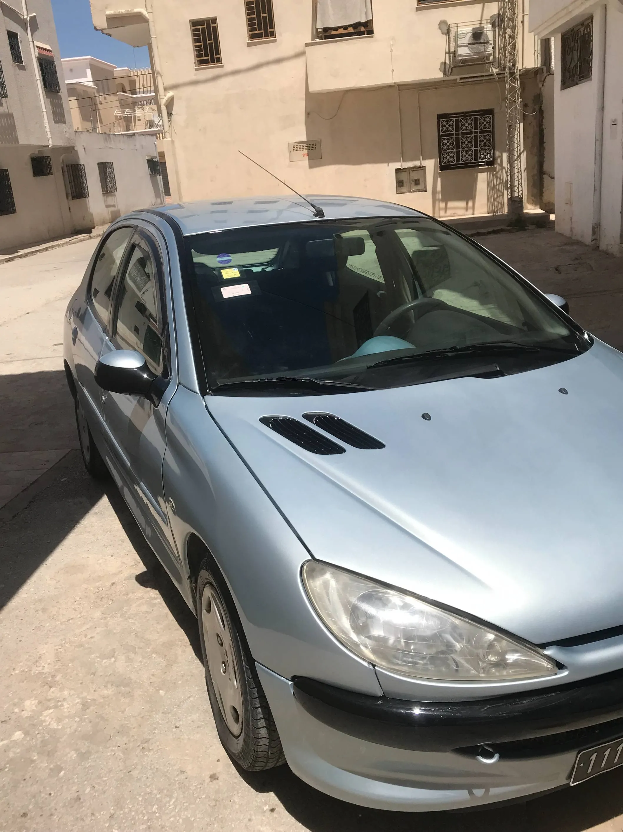  206 PEUGEOT à Tunis - Photo 3