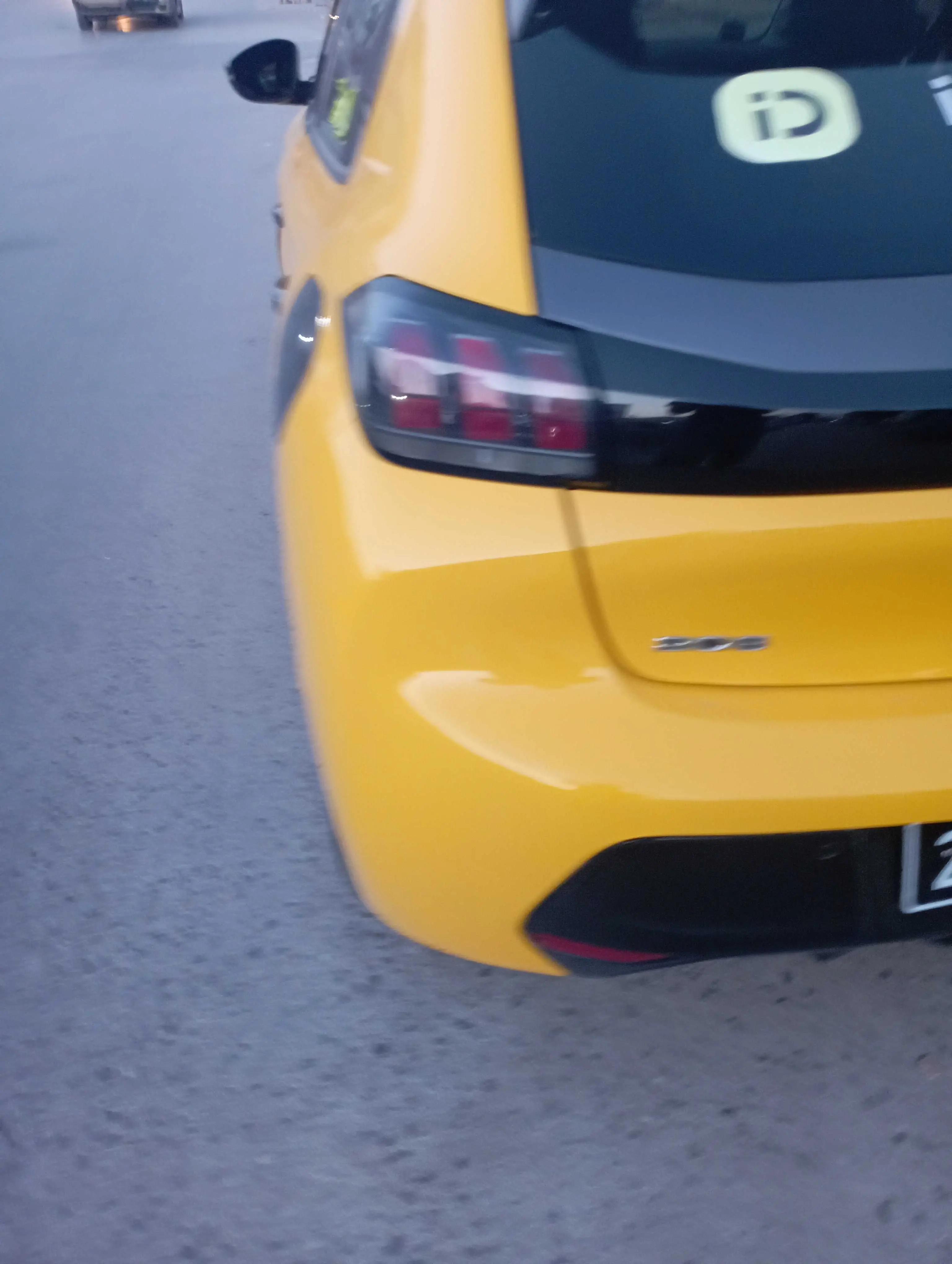  Taxis à vendre sur luzing âge 1 Ans 1 moins kimbilette 1160 tel 58137850 à Tunis - Photo 2