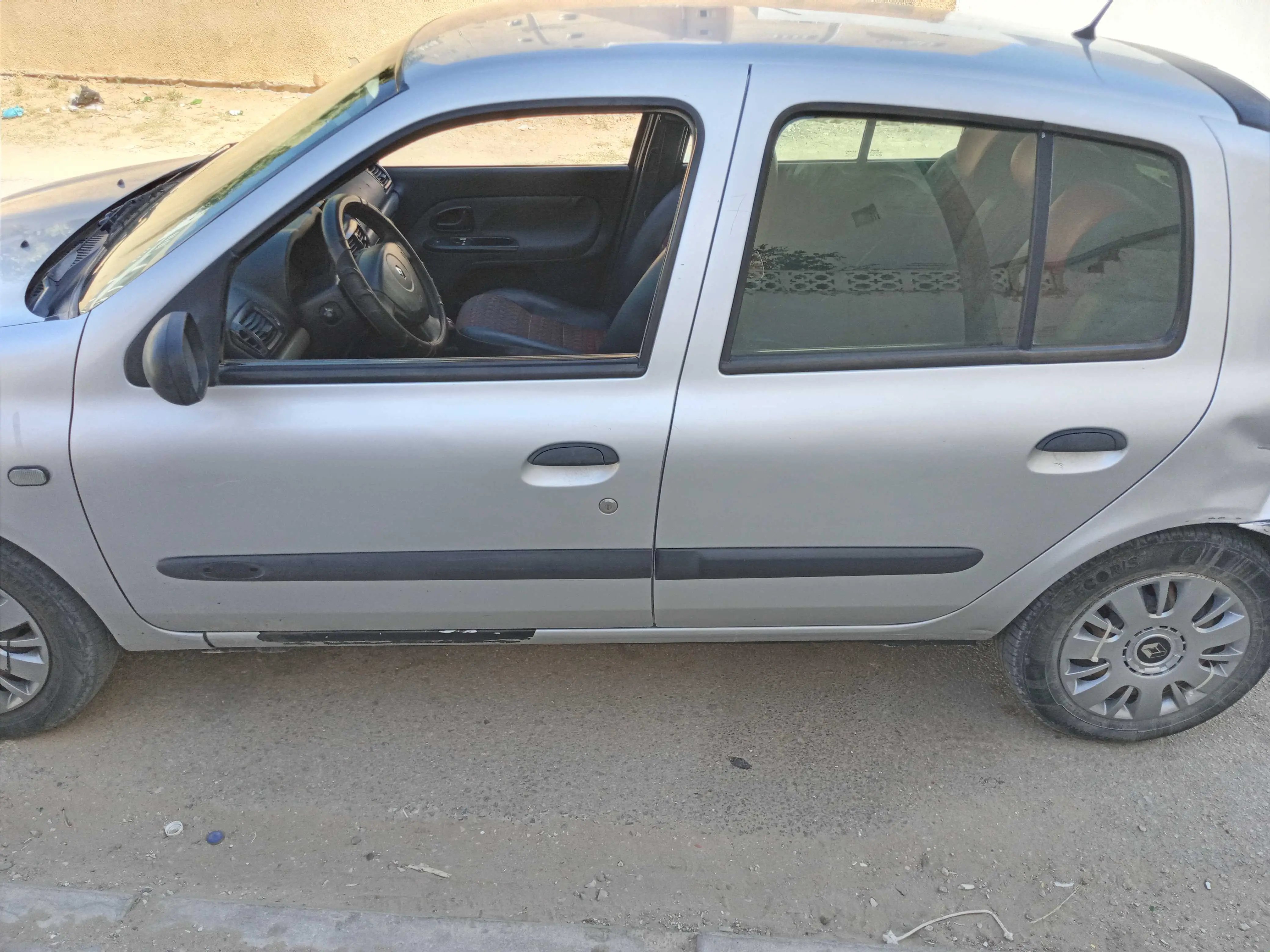  Clio bonbé tres propre 23500 à Sidi Bouzid - Photo 3