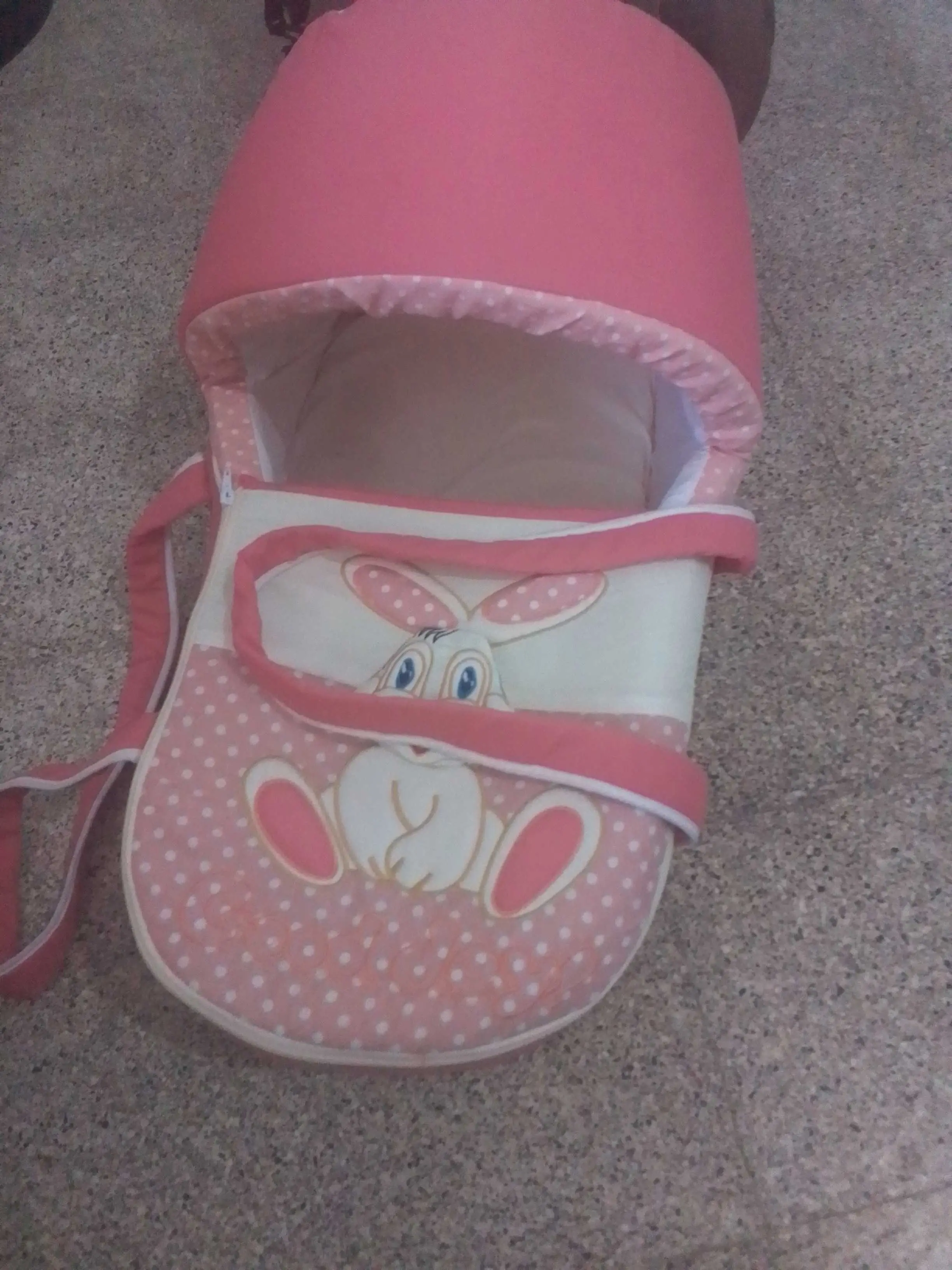  Landreau bébé avec un sac bébé fille 