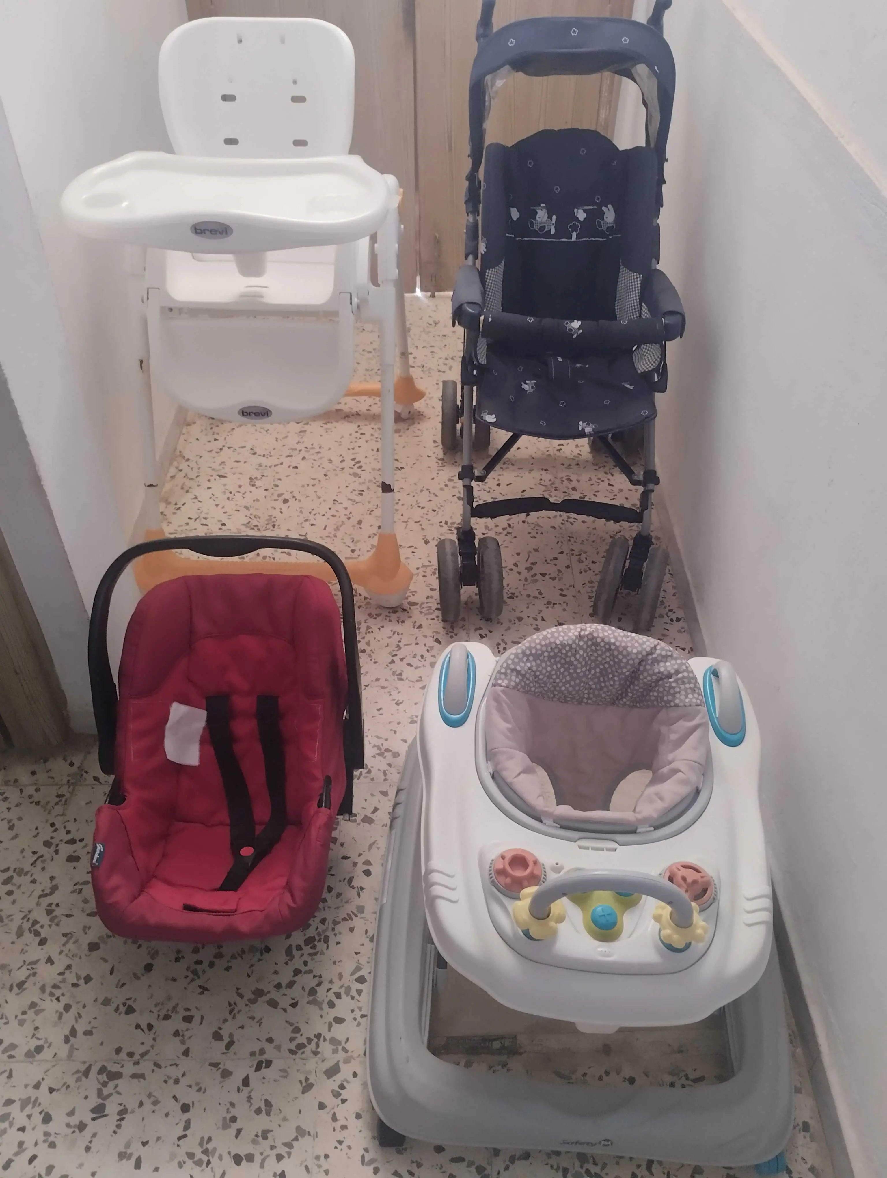 Poussette chicco+chaise haute brevi +maxicosi+ macheya 