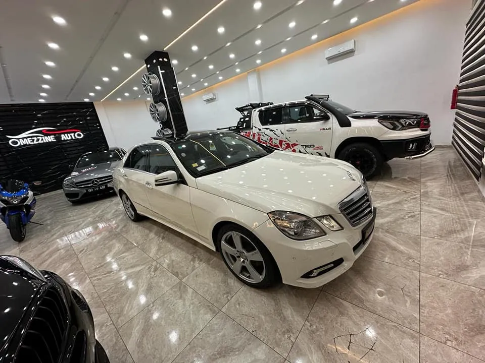  Avendre Mercedes c200 diesel tel 96415463 