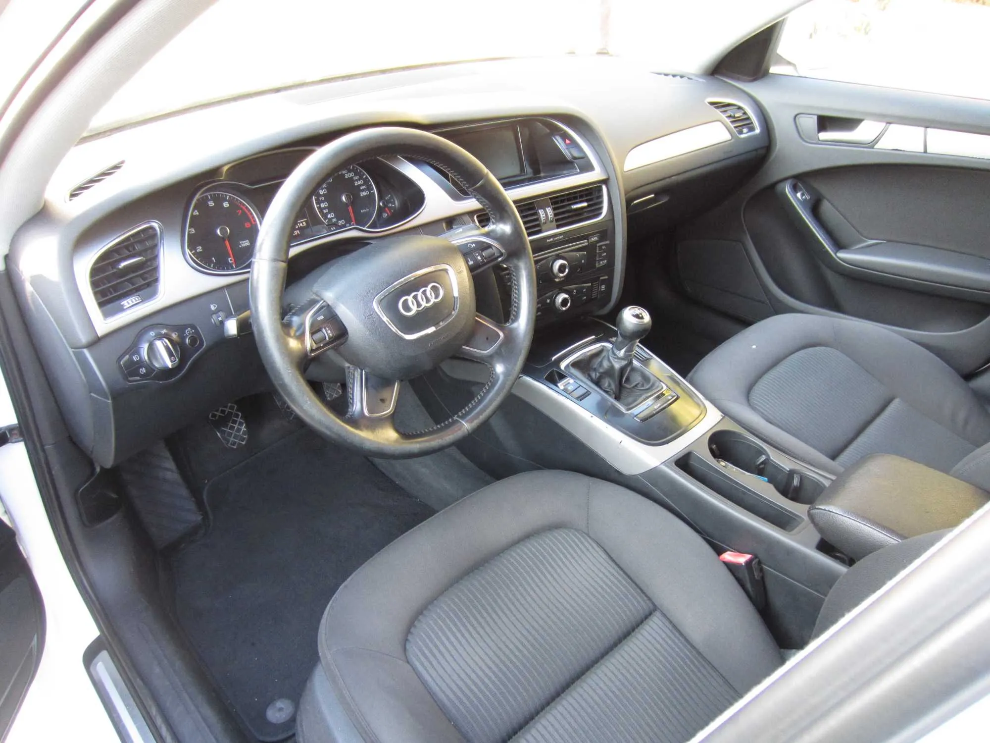  AUDI A4 TRES PROPRE à sousse - Photo 3