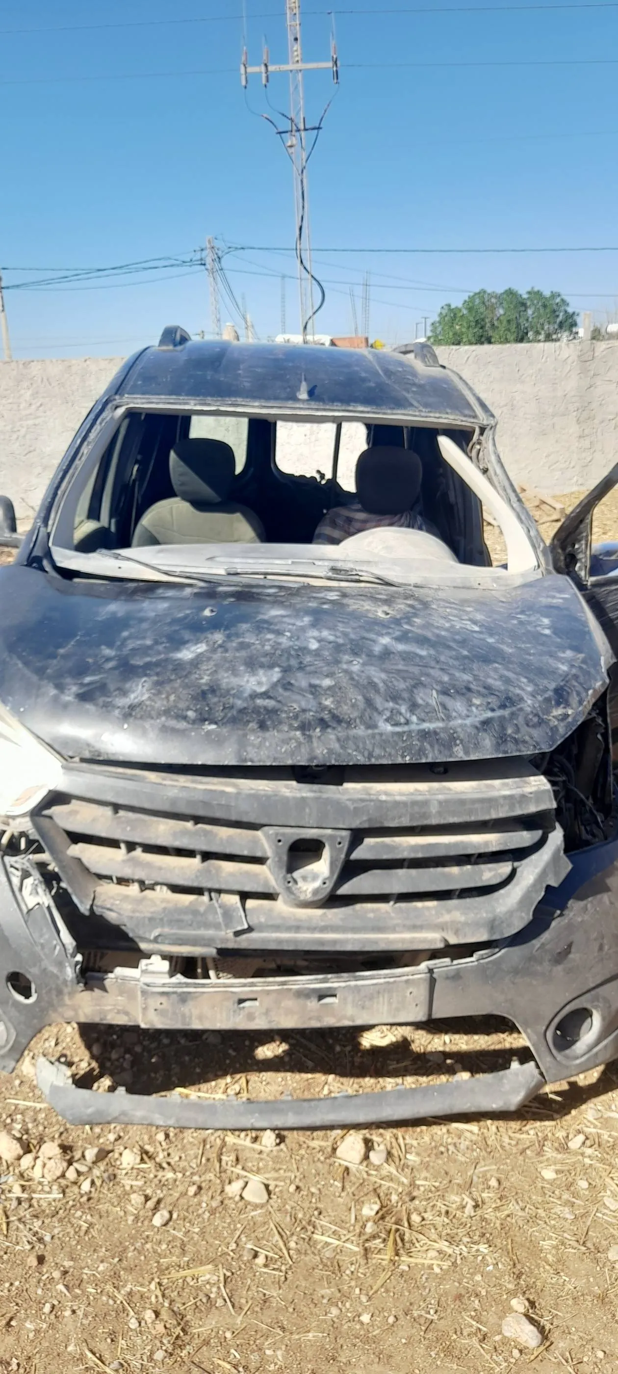  Dacia Dokker série 200 accidenté en épave sans carte grise moteur yi5dem mrigle pour contacter appeler 52 623 400 à Zaghouan - Photo 3