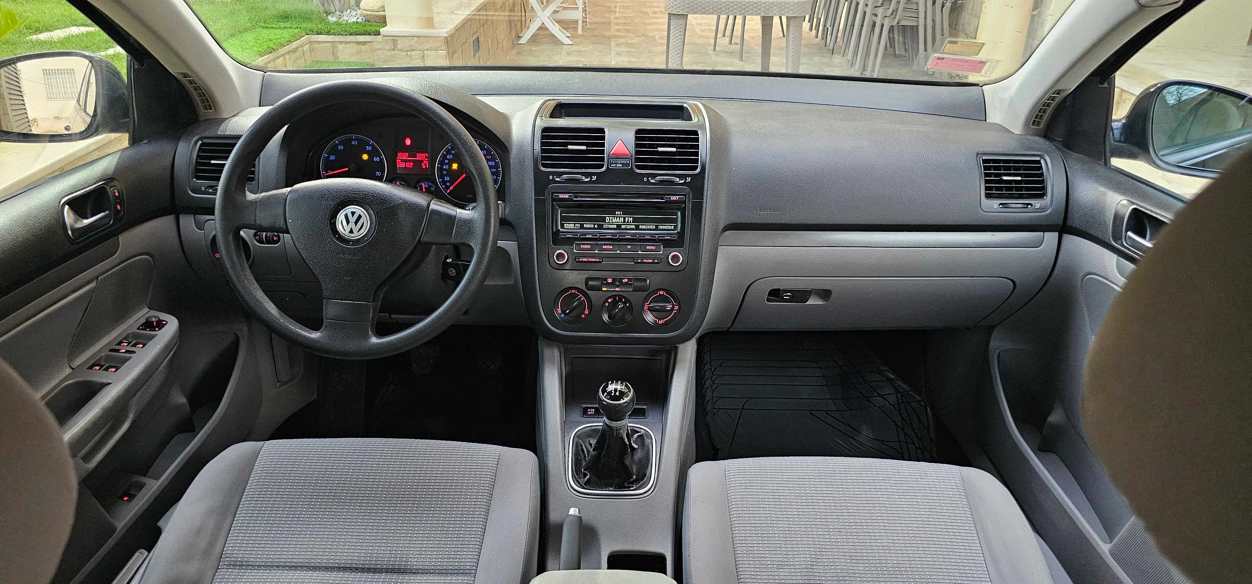  Jetta volkswagen essence 1.6 à Sfax - Photo 3