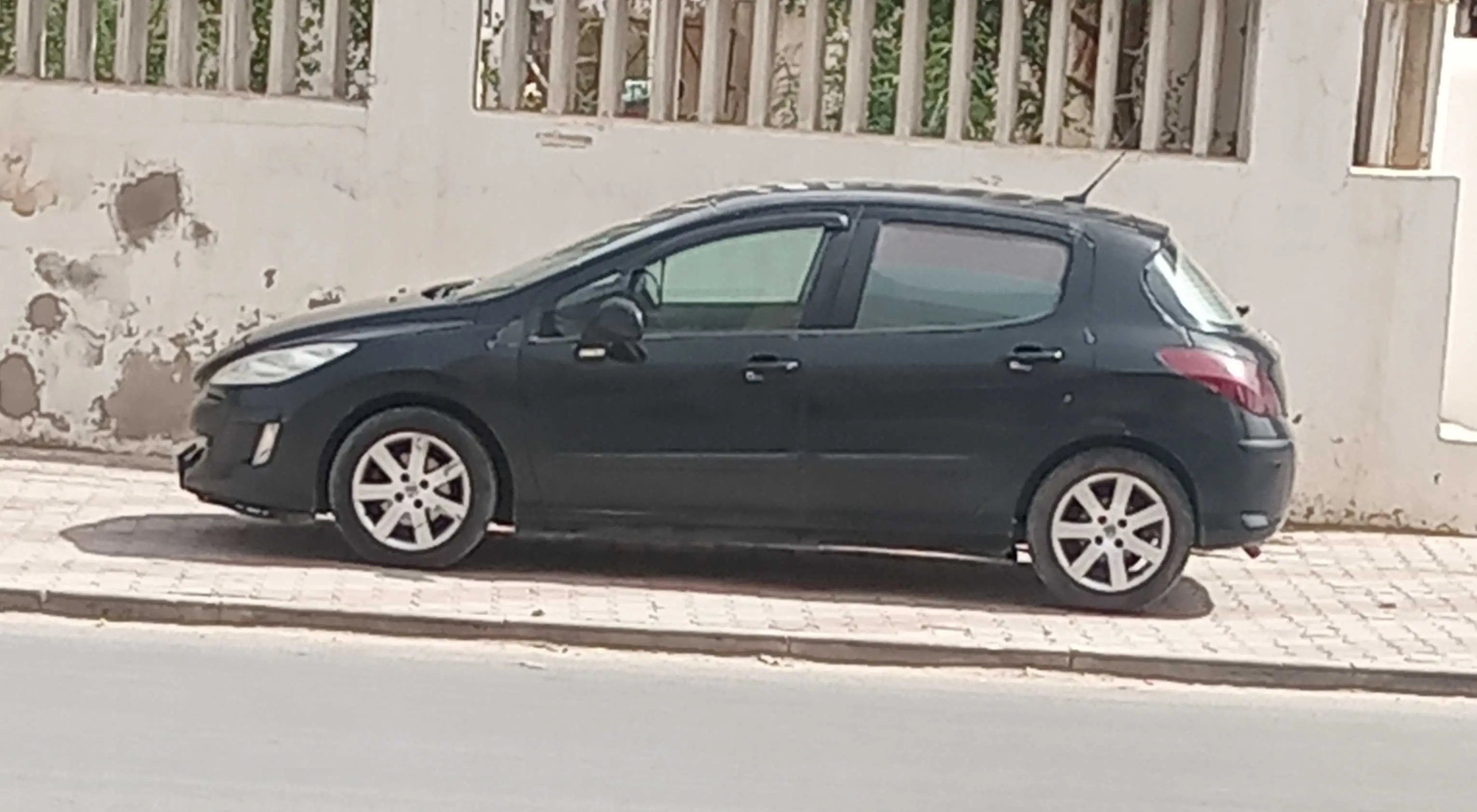  A Vendre 308 Peugeot fin 2008 tt options importée de France Montage européen 