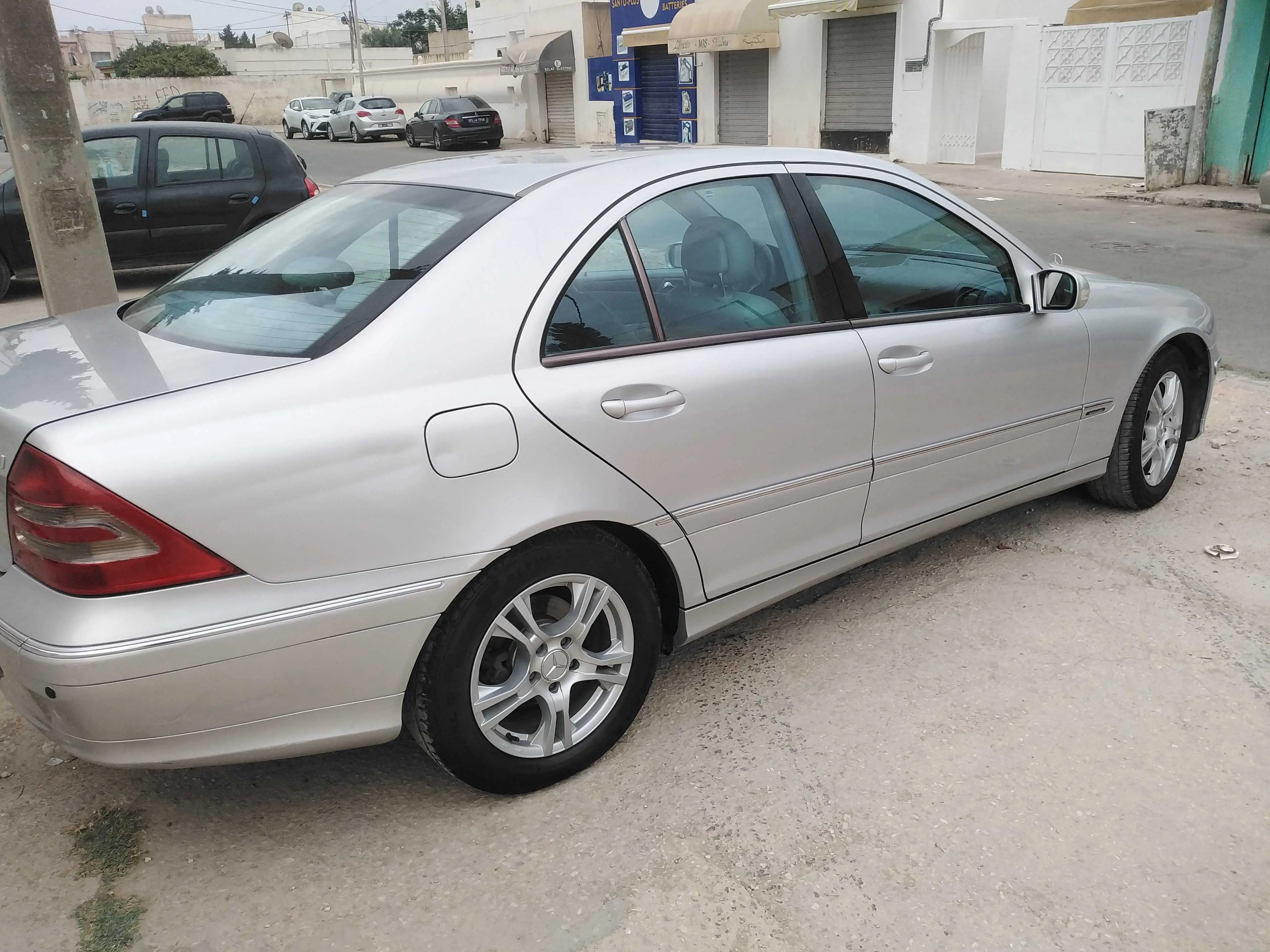  Avendre Mercedes c200 diesel tel 96415463 à Tunis - Photo 3