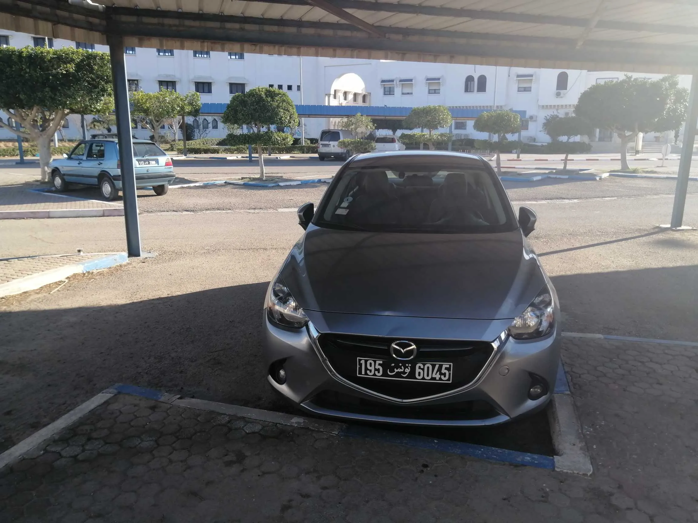  Mazda2 berline bien entretenue toujours en sous-sol à l’abri du soleil et des pluies à Ben Arous - Photo 2