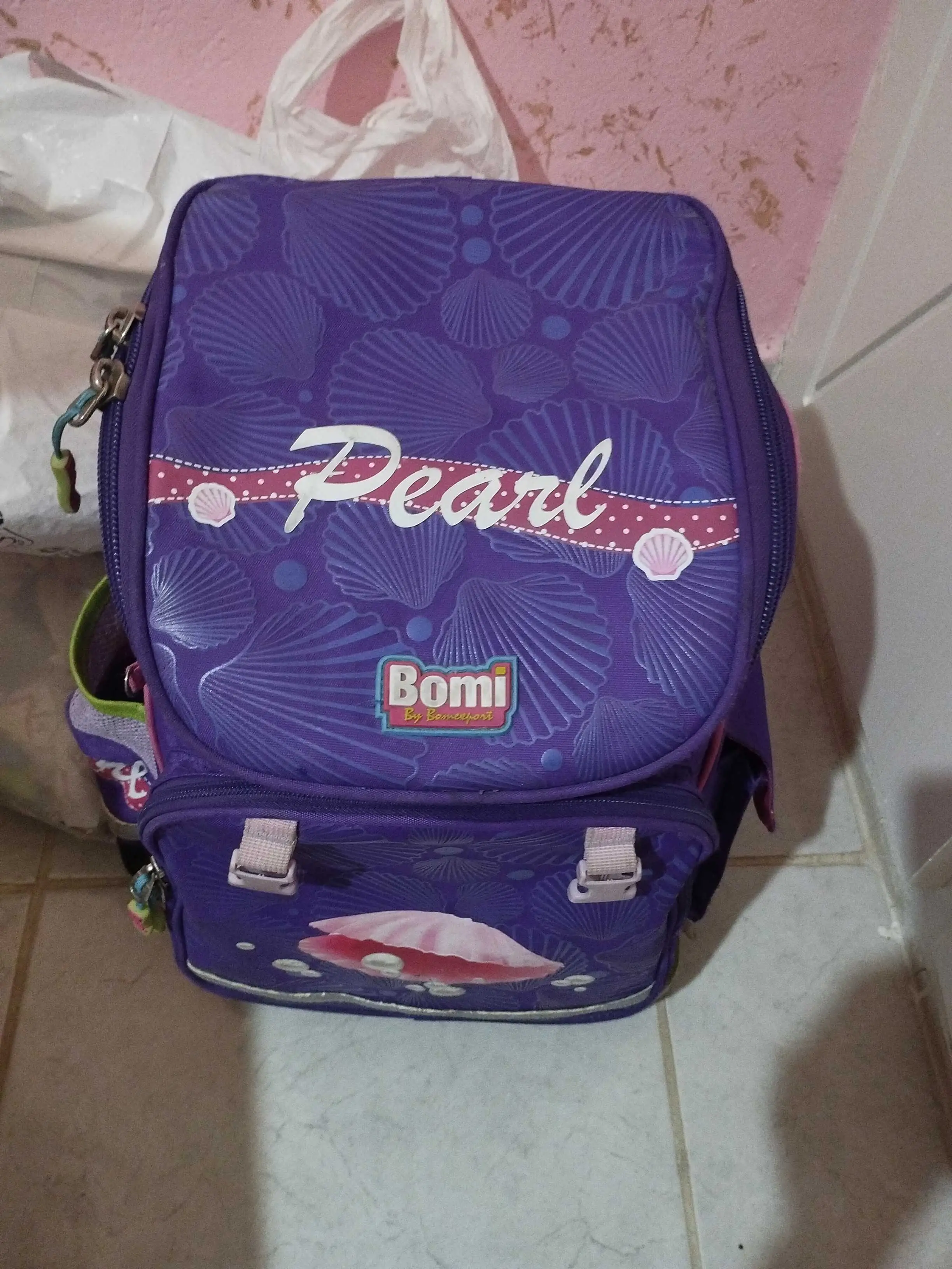  A vendre cartable Bomi pour filles 