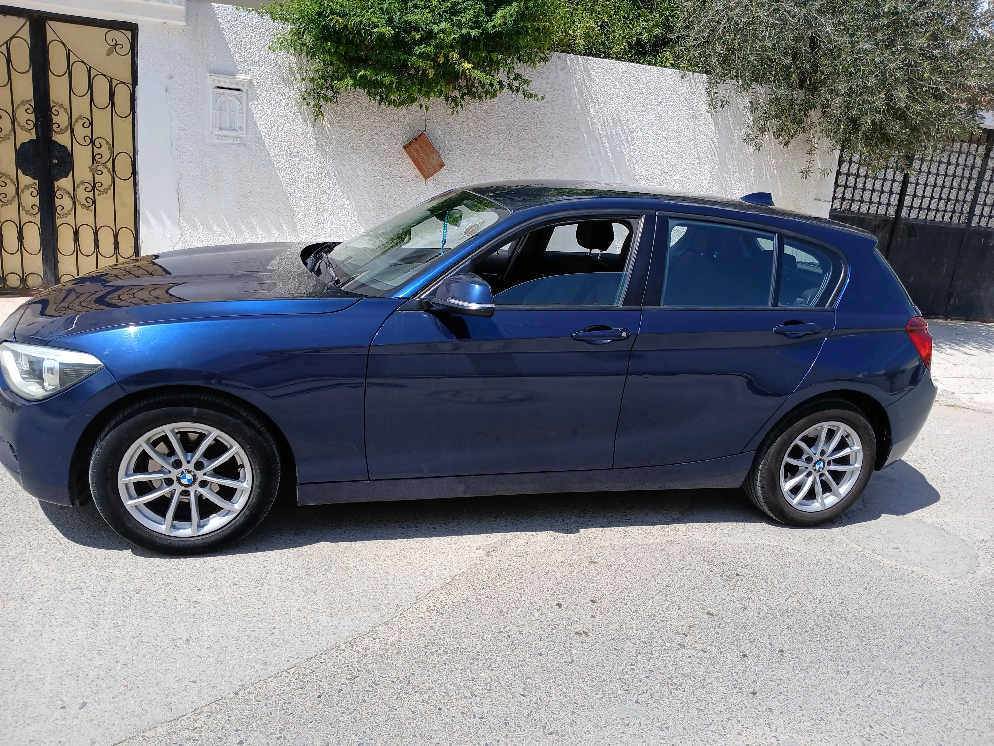  Bmw serie 1 à Manouba - Photo 3