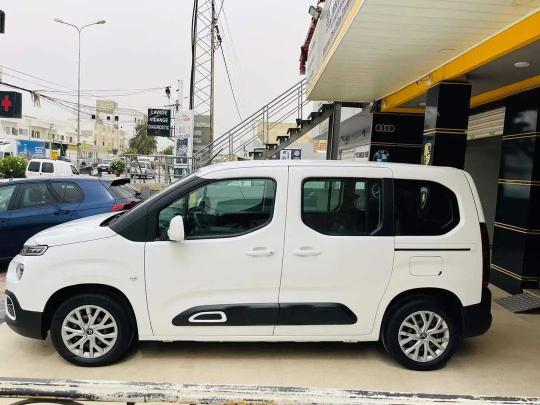  Citroën berlingo 5 place à Manouba - Photo 3