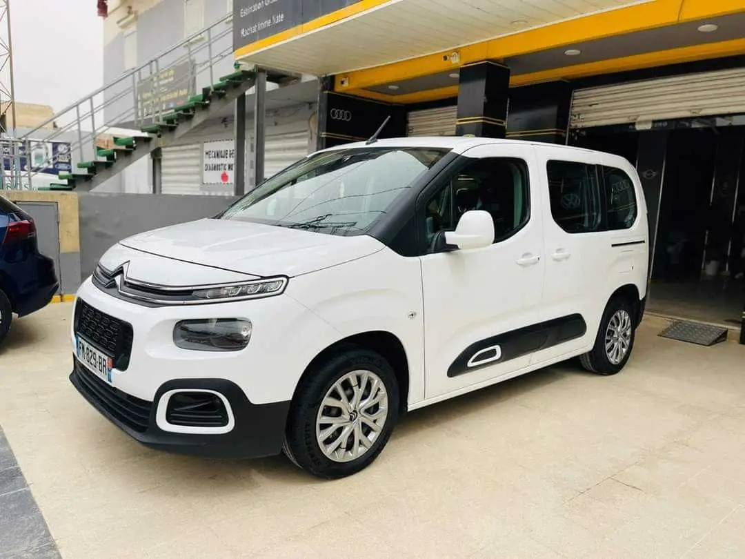  Citroën berlingo 5 place à Manouba - Photo 2