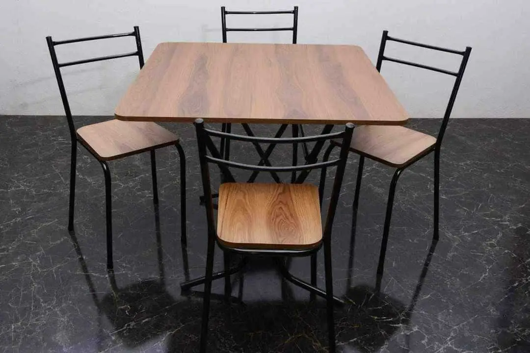  Table pliable avec 4 chaises à Tunis - Photo 2