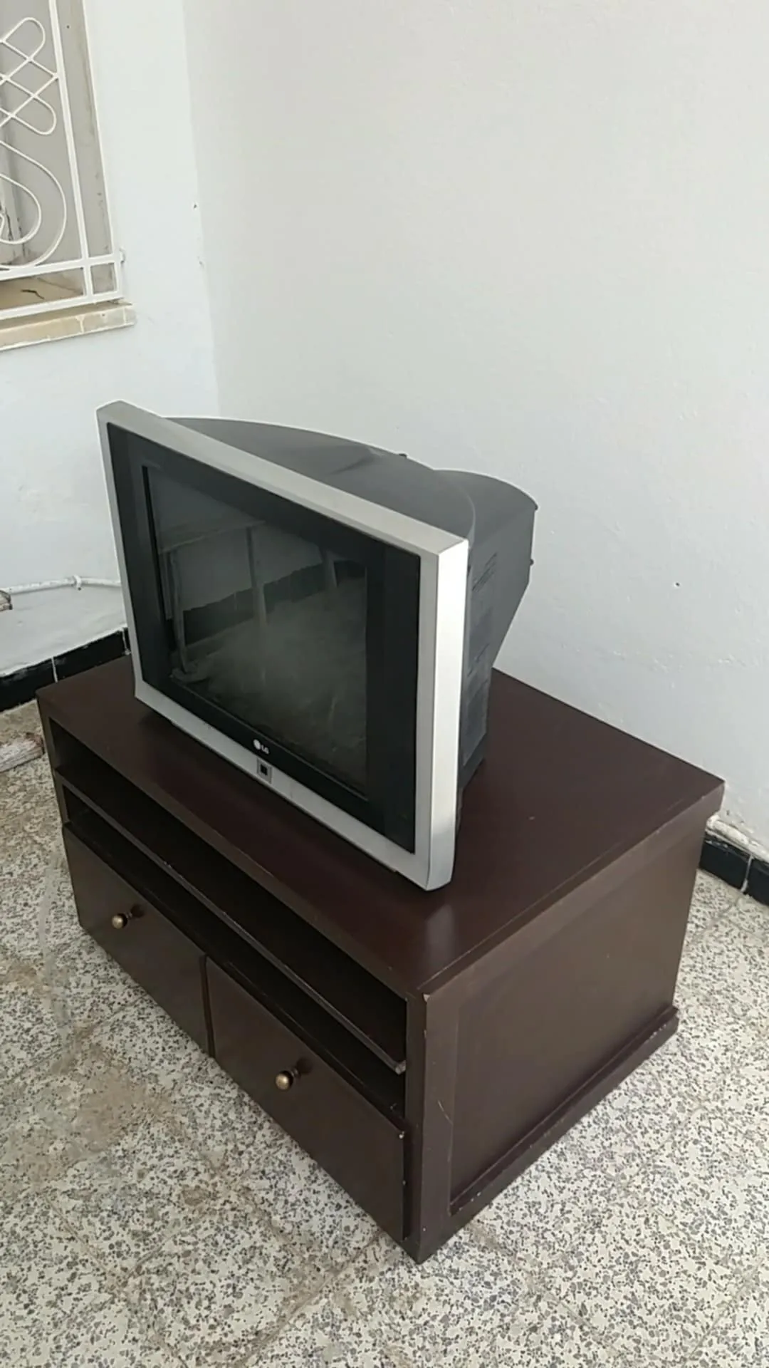  TV LG + Table à sousse - Photo 2