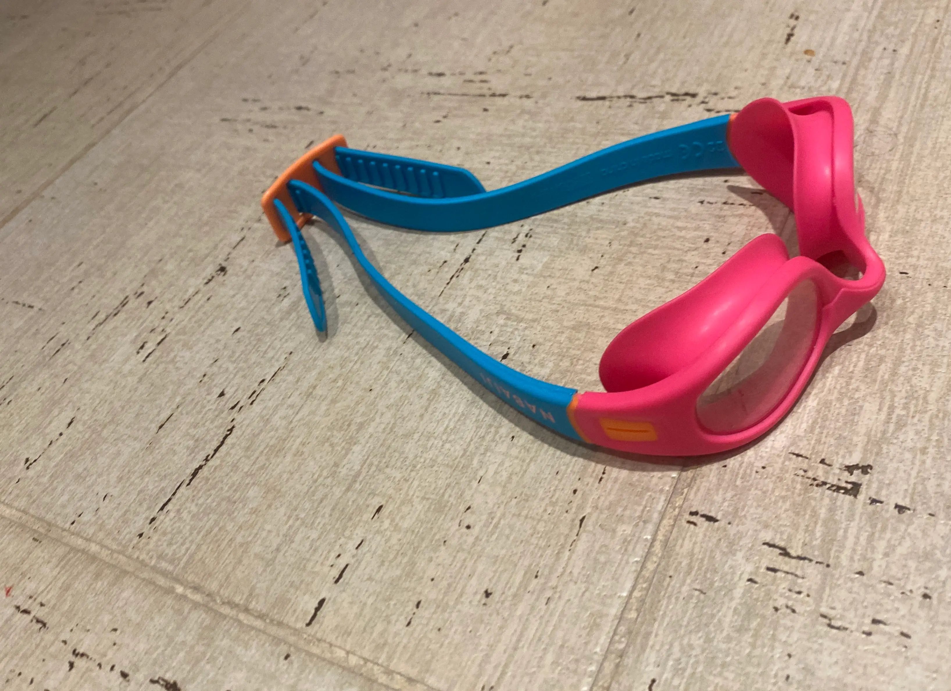  Lunette de plage rose à Ariana - Photo 2