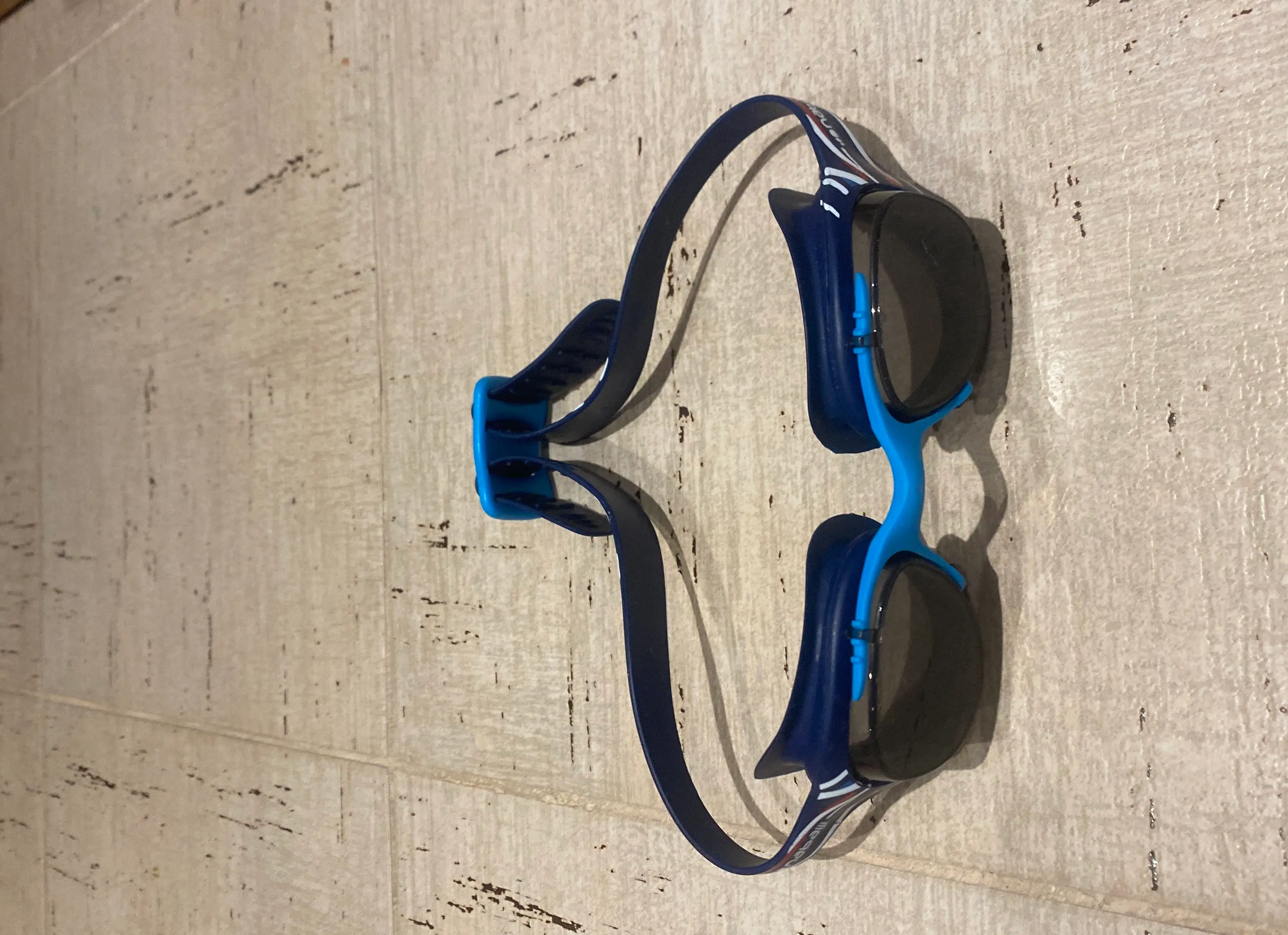  Lunette de plage bleu à Ariana - Photo 2