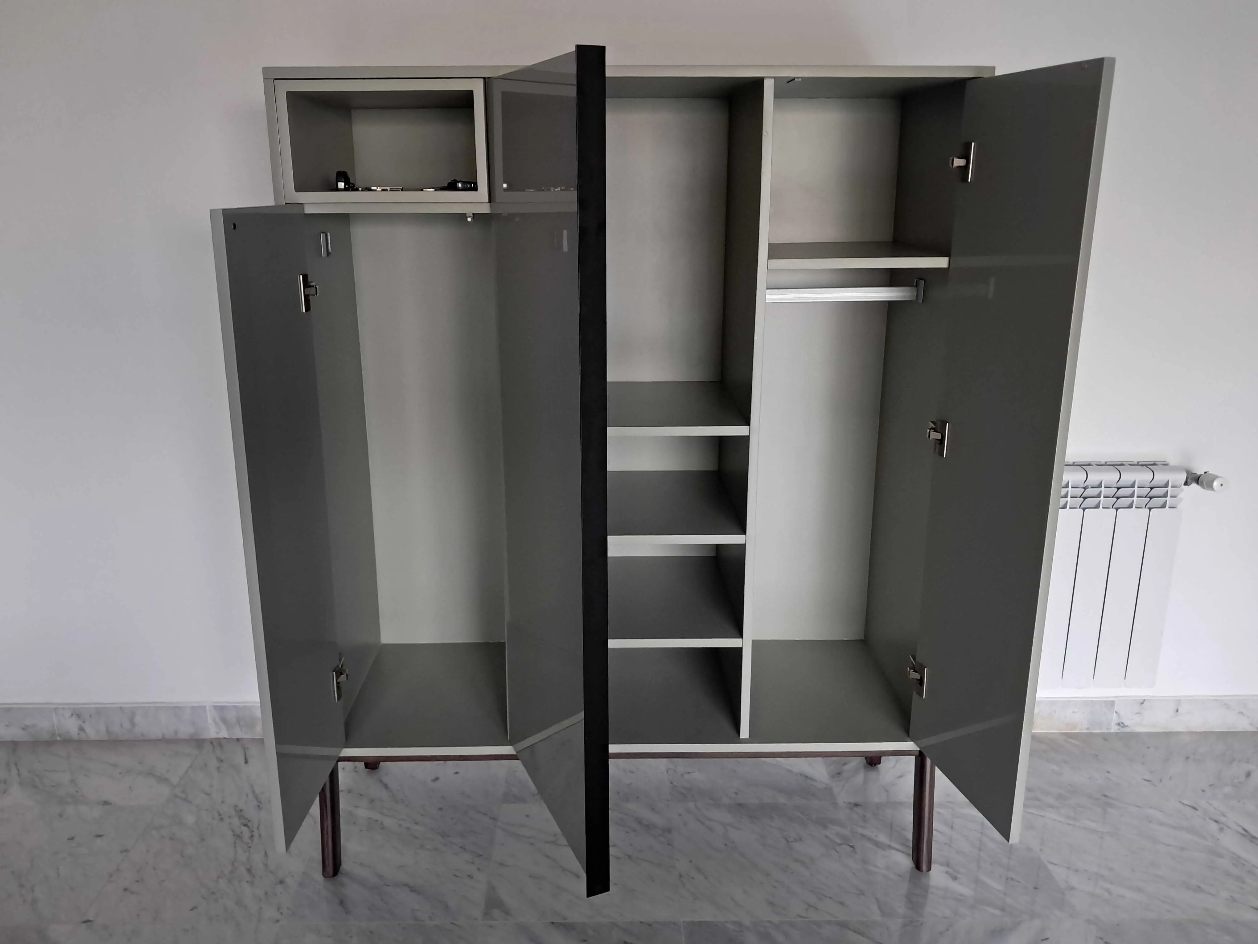  Armoire Gris/ Eddiar à Ariana - Photo 2
