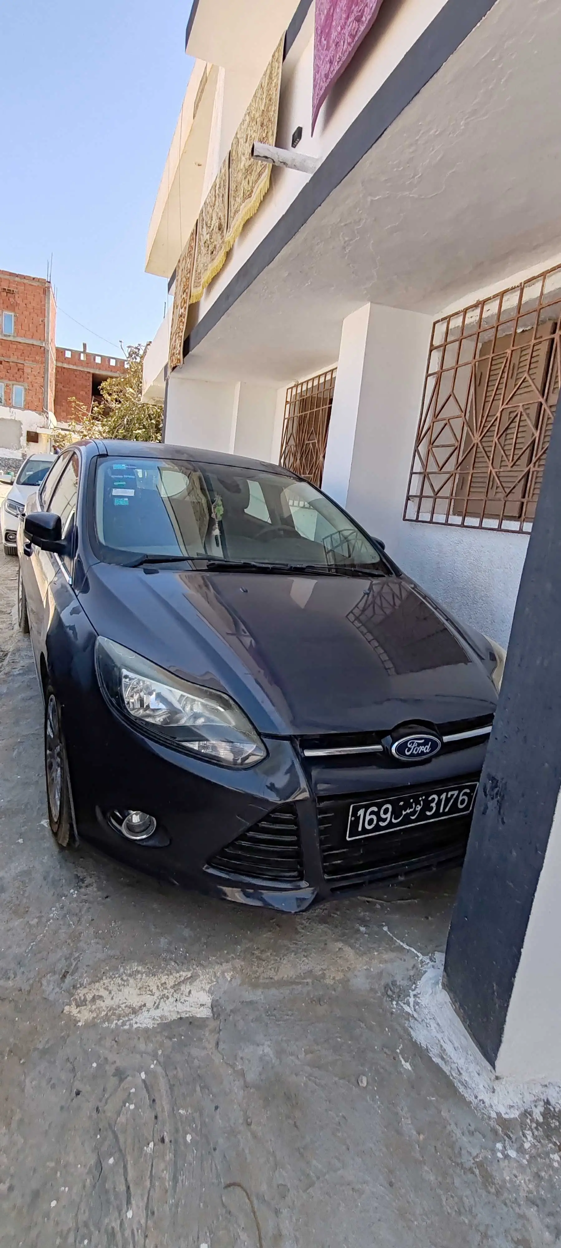  Avendre clio essence 4cv première main T. Ô sauf clim tel 58058698 