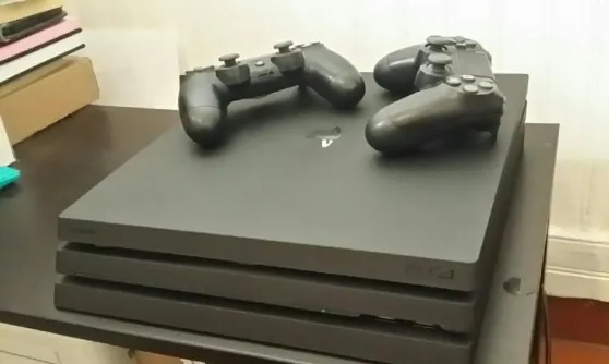  PS4 pro avec FC24 ???????? à Tunis - Photo 2