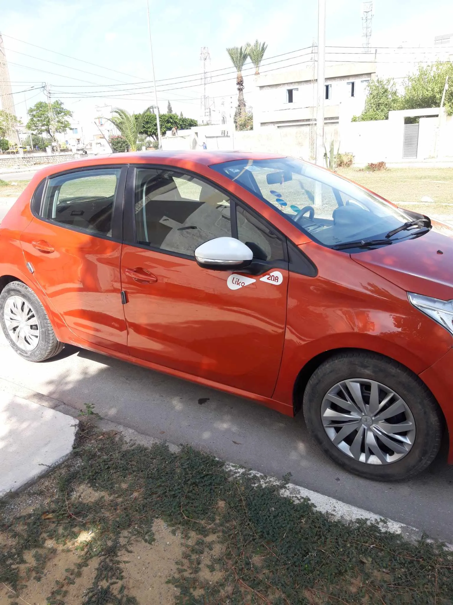  peugeot 208 like à Ben Arous - Photo 3