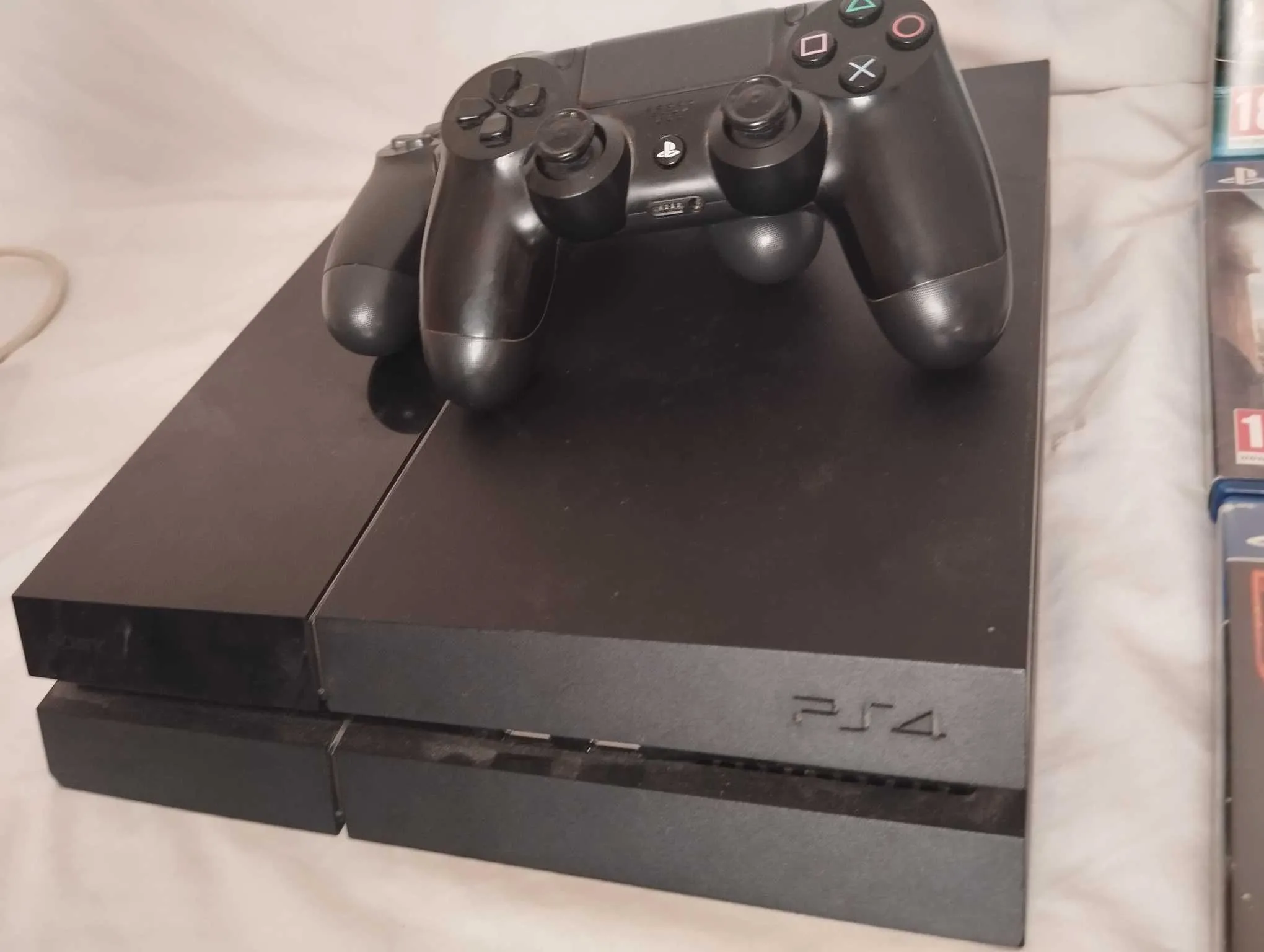  A vendre playstation 4, 500G, 2 manettes et 6 jeux à Tunis - Photo 2