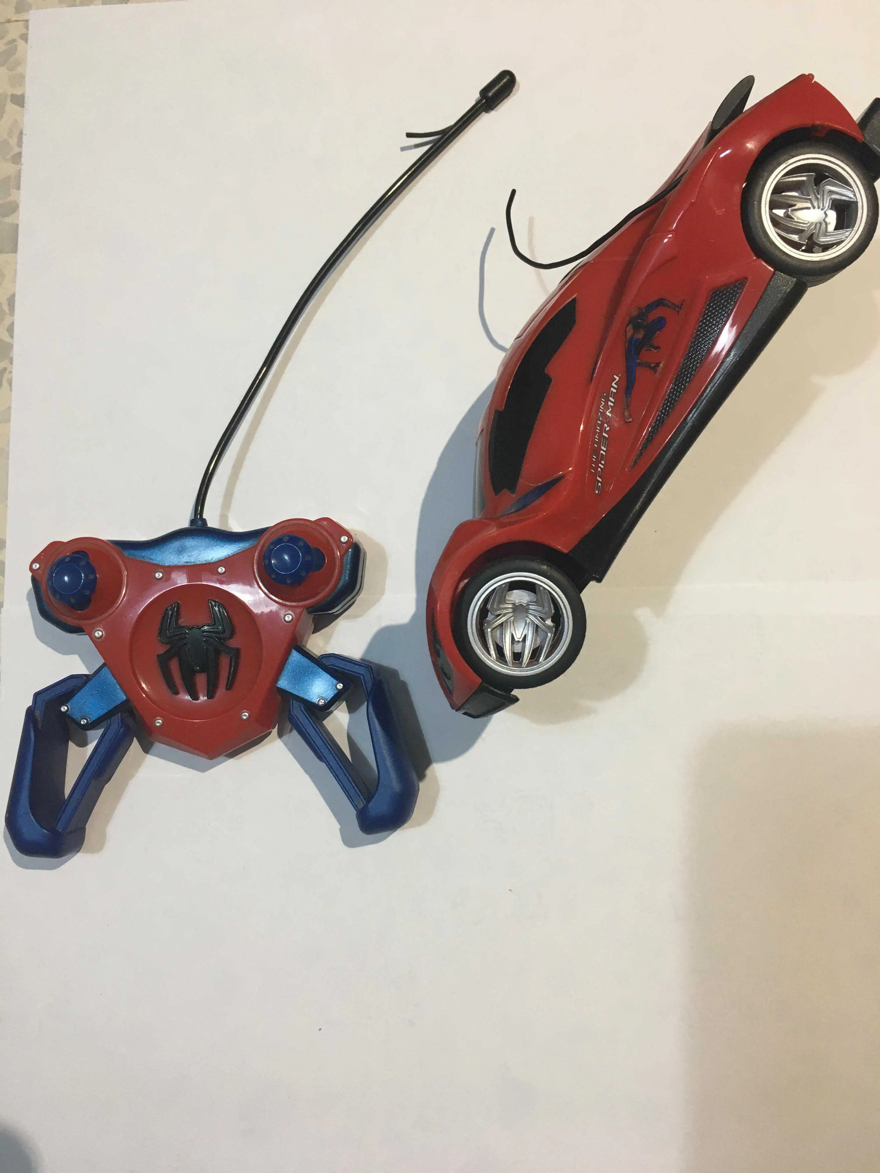  Voiture télécommandée Spiderman à Ariana - Photo 2