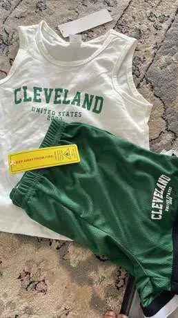  Ensemble Cleveland age 18-24M à Manouba - Photo 2