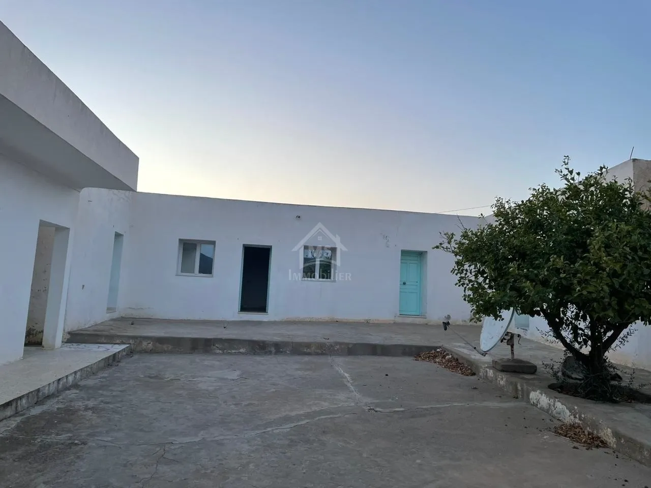  دار و معاها سانية للبيع في الحمامات الجنوبية 51355351 