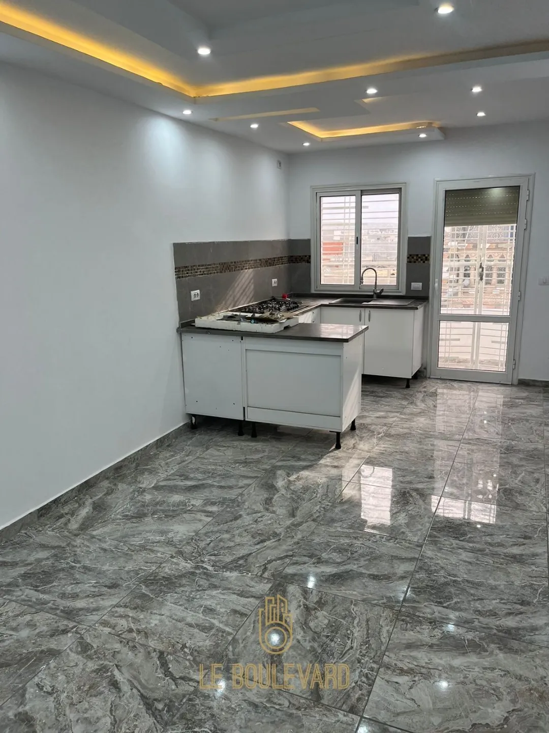  A Vendre Une Opportunité à Ne Pas Manquer Un Immeuble R+3 Situé à Cité Ezzouhour 4, Tunis à Tunis - Photo 2