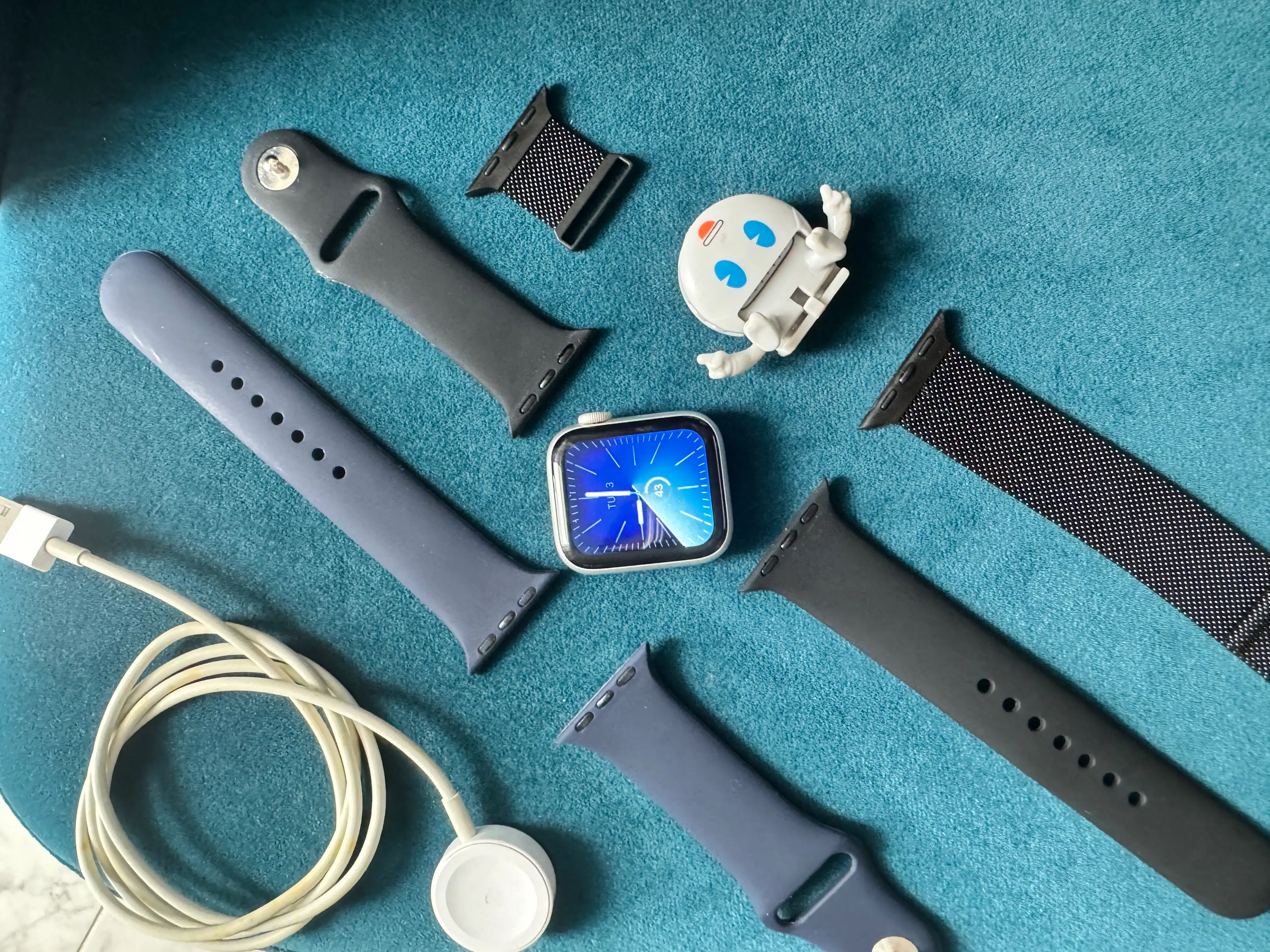  Apple Watch ⌚️ series 5 Aluminum case ☑️ Silver 40mm (pour une Fille) à Monastir - Photo 2