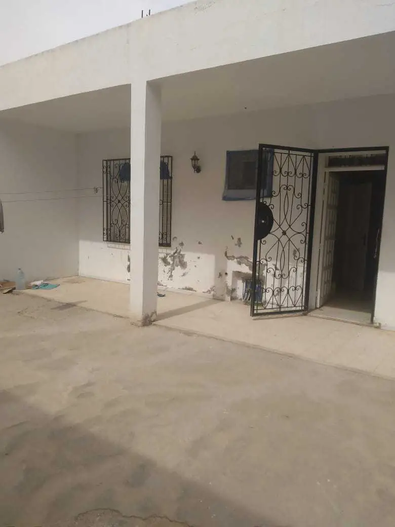  Maison a vendre lieu akouda 