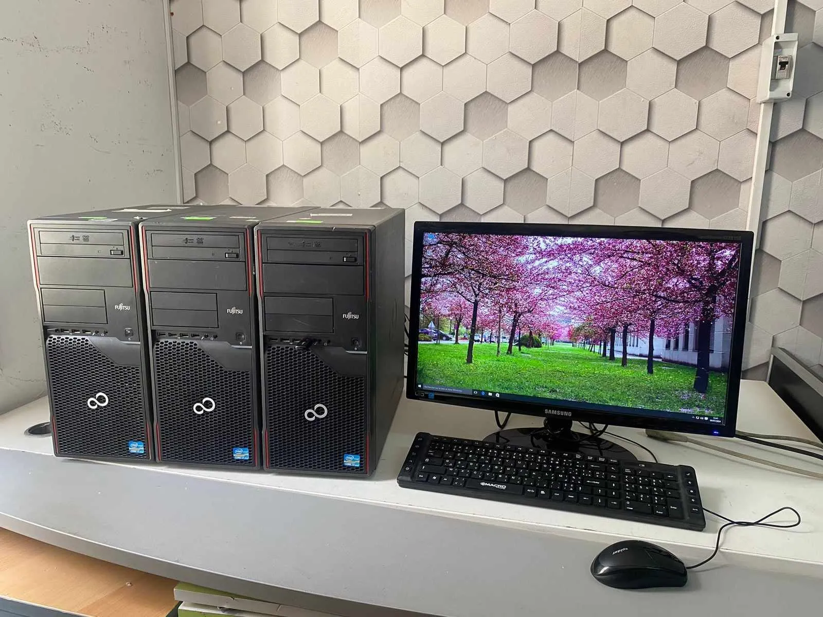  Offre limité **** PC COMPLET i7 Simens SSD/ 8G_ écran 20 p à Tunis - Photo 2