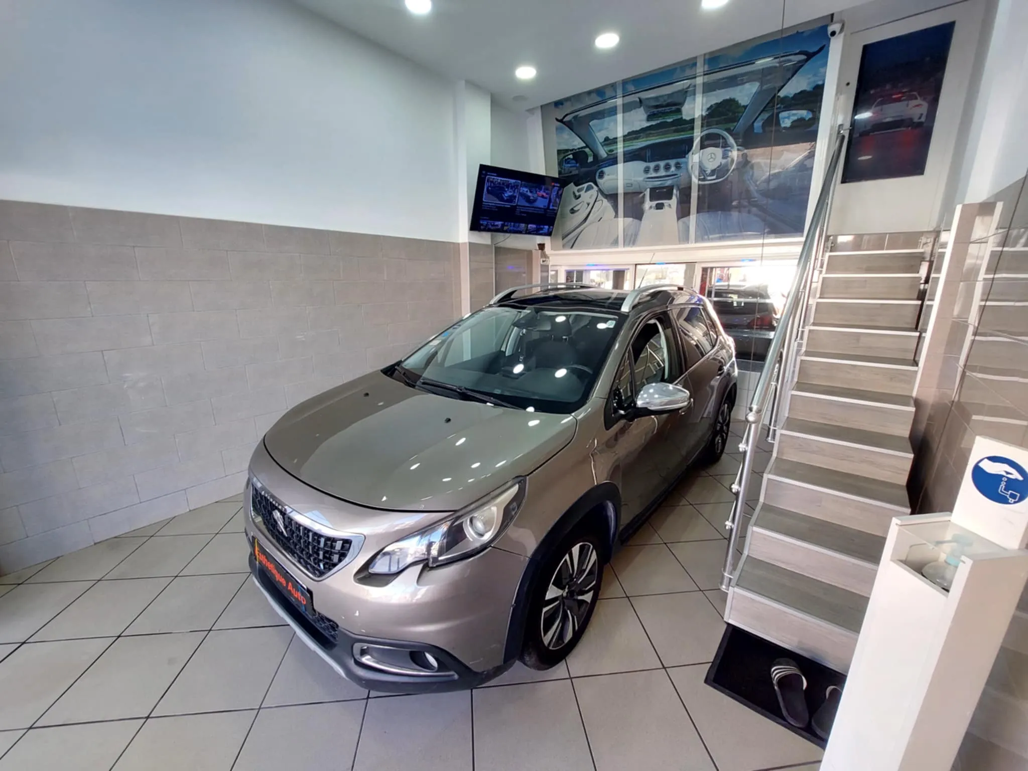  PEUGEOT 2008 1.2 -TEL 98479647 à Ariana - Photo 2
