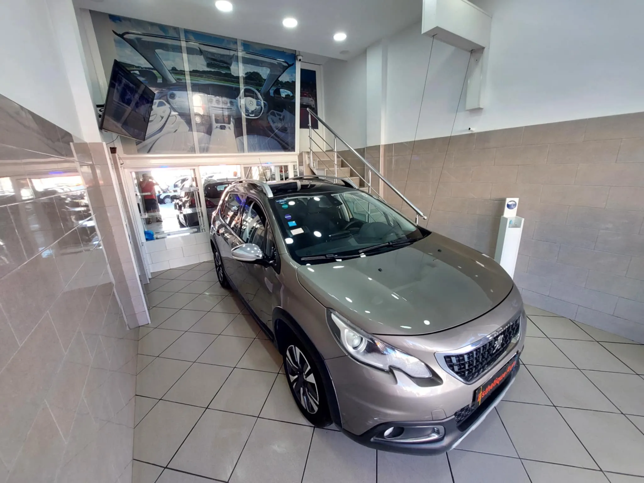  PEUGEOT 2008 1.2 -TEL 98479647 à Ariana - Photo 3