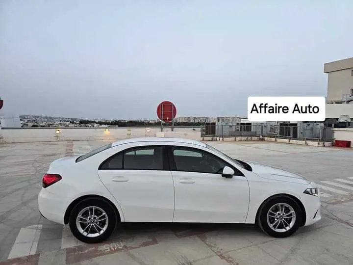  MERCEDES-BENZ A180 BERLINE à Tunis - Photo 3